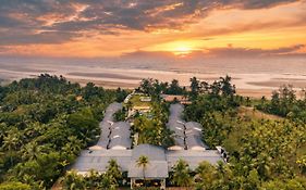 Foxoso La Beach Resort & Spa